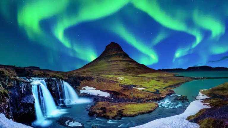 Chasing the Northern Lights: When and Where to Go