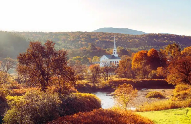 Fall Foliage Bucket List: 6 Best Places to Visit in the Fall in the US